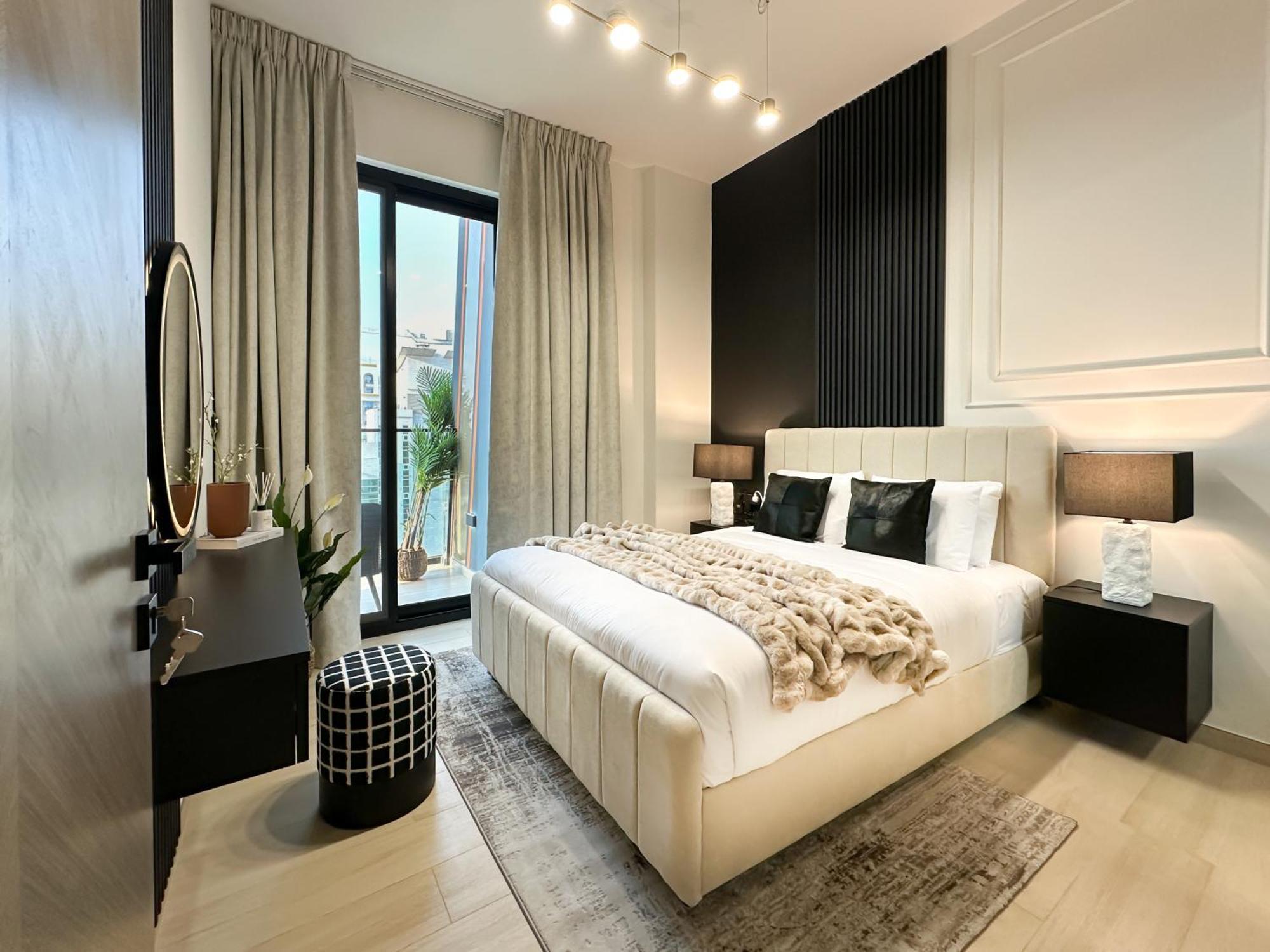 Shadow Lounge Work Station & Skyline Views Apartment Dubai