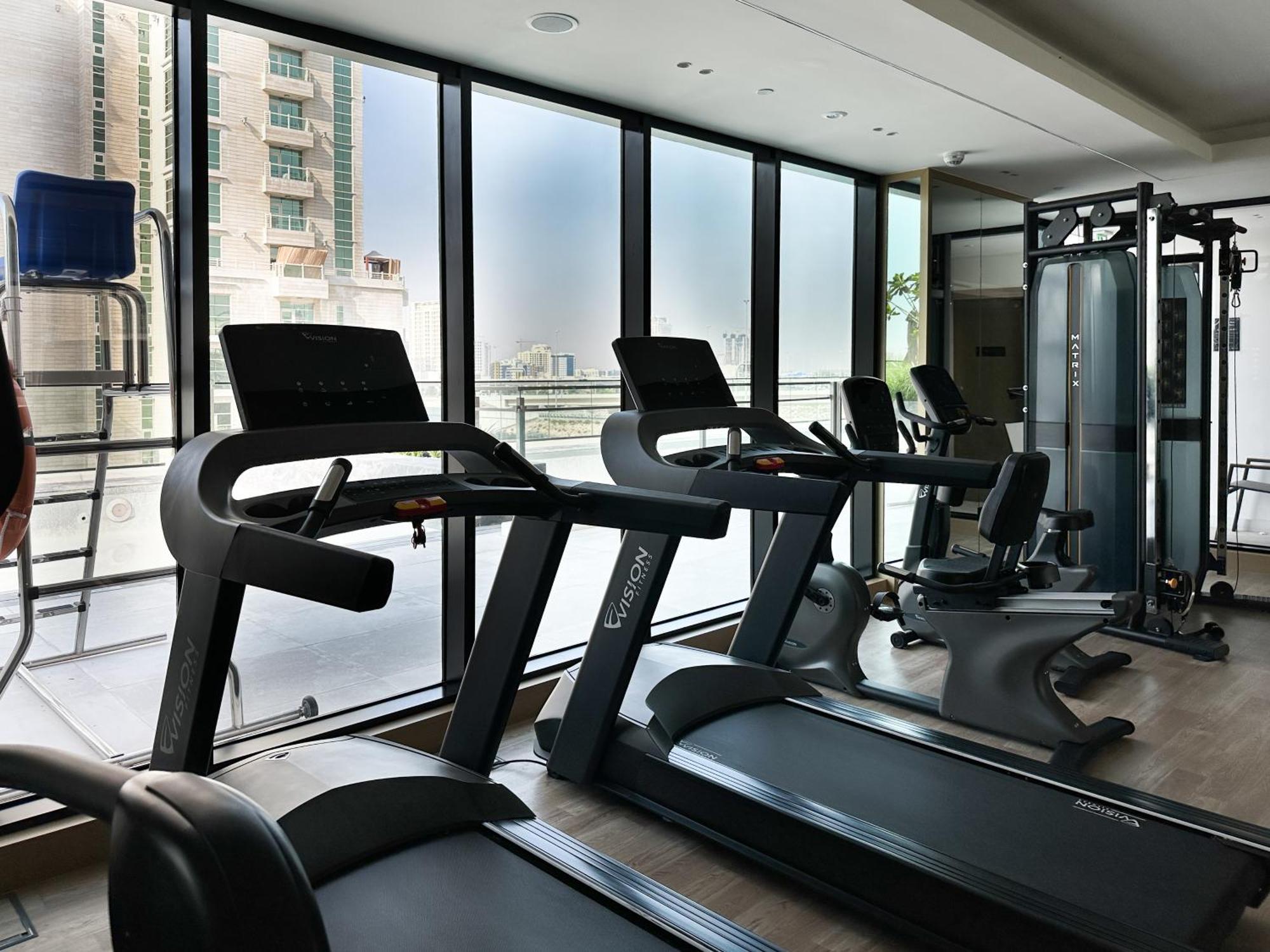 Shadow Lounge Work Station & Skyline Views Apartment *
