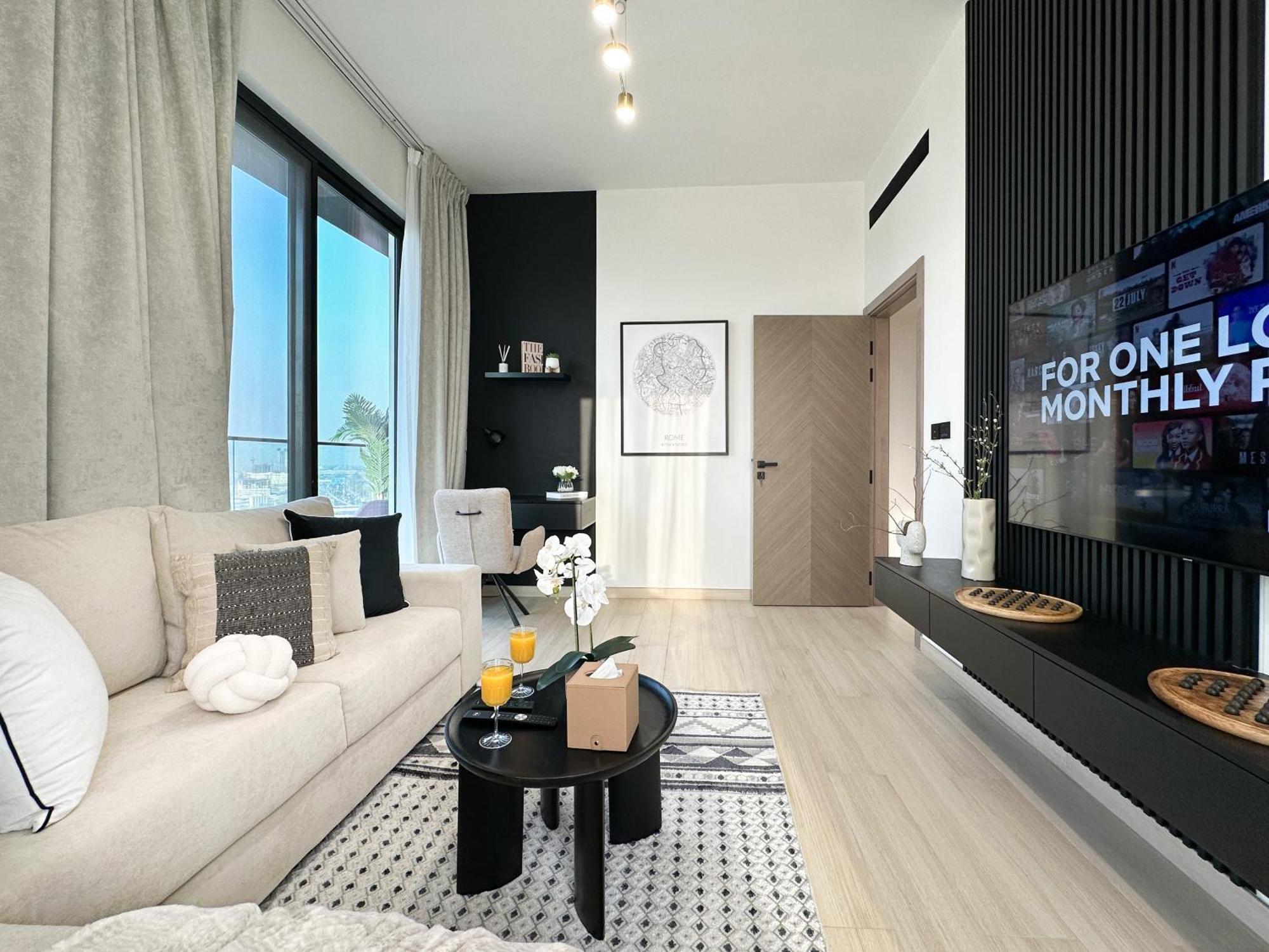 Shadow Lounge Work Station & Skyline Views Apartment